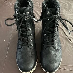 White Mountain Black Lace-Up Boots with Fur Lining